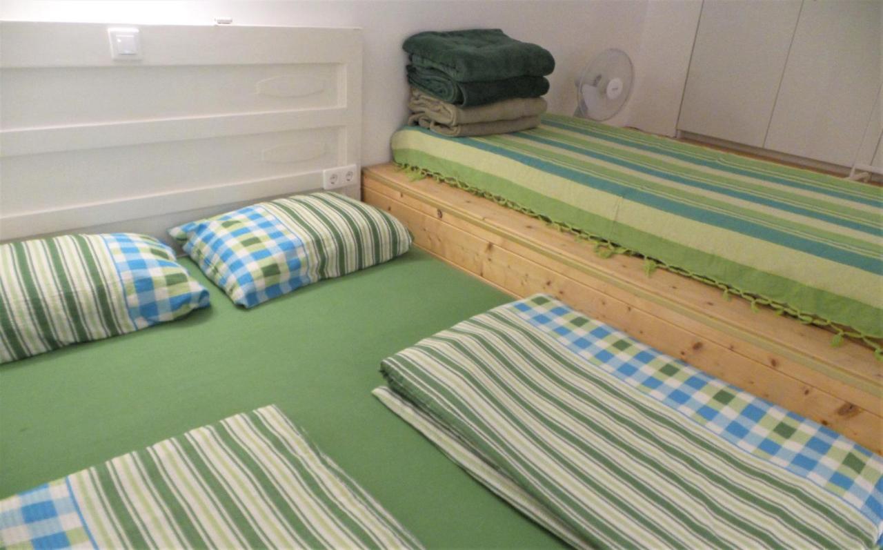 Green Pearl Apartment At St Stephen' S Basilica Budapest Exteriör bild