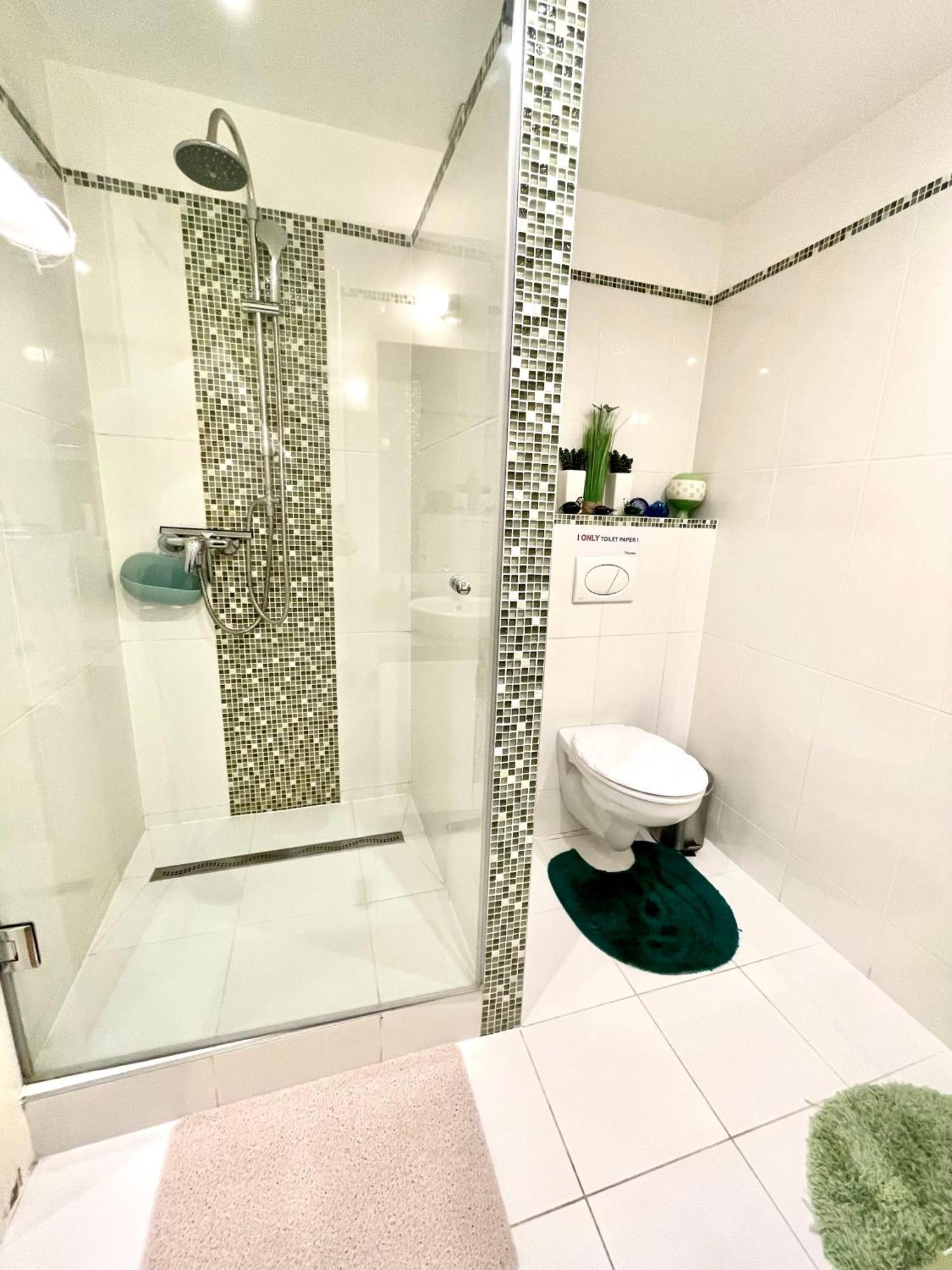 Green Pearl Apartment At St Stephen' S Basilica Budapest Exteriör bild