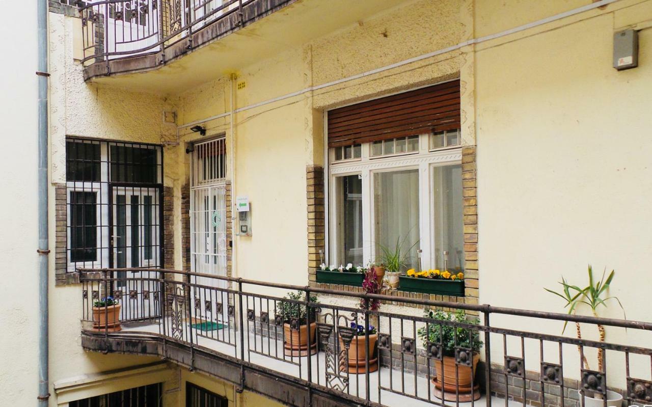 Green Pearl Apartment At St Stephen' S Basilica Budapest Exteriör bild